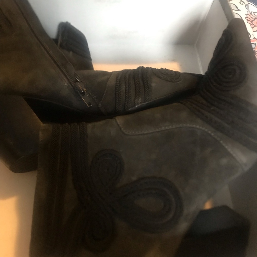 Jeffrey Campbell booties size 9 never worn destruct boots as shown in pic